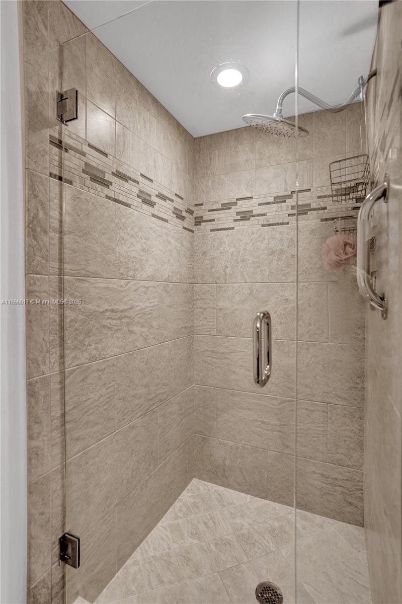 KINGS POINT BURGUNDY COND - Residential