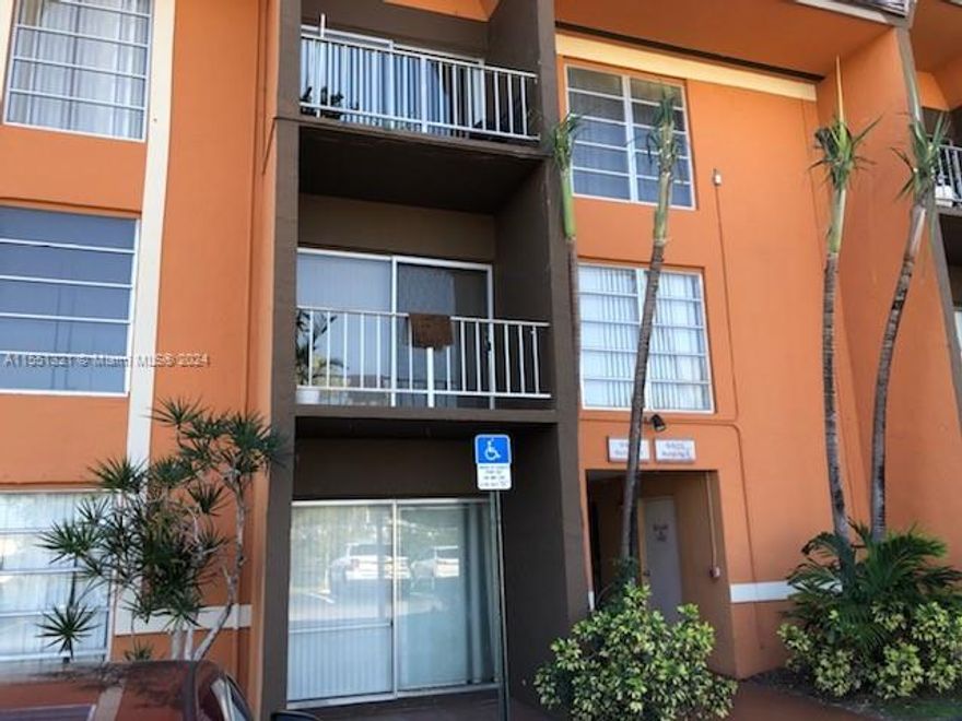 FULLY REMODELED LARGEST 1262 SQ-FT! 2 BEDROOMS,2 BATHROOMS CONDO ON THE THIRD FLOOR, NEW BATHROOMS,NEW KITCHEN CABINETS, NEW PORCELANE FLOORS,JUST FULLY PAINTED,OVERLOOKING GREEN AREAS AND TENNIS COURTS, CENTRALLY LOCATED EAT-IN KITCHEN,BLINDS.COMMUNITY WITH CLUBHOUSE,POOL, TENNIS AND MORE. PETS UNDER 20 LBS ONLY (CASE BY CASE) AND NO CATS , ELEVATOR IN BLDG, LOTS OF PARKING, BALCONY, SEE ATTACHMENTS FOR APPLICATIONS.