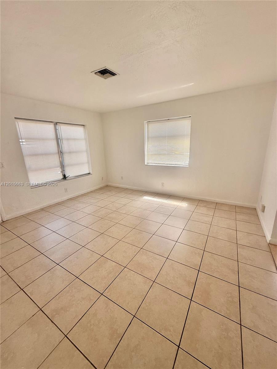 NORTH HOLLYWOOD - Residential Lease