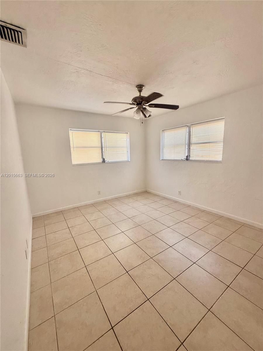NORTH HOLLYWOOD - Residential Lease