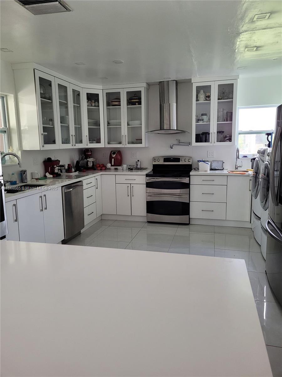 MELODY MANOR - Residential