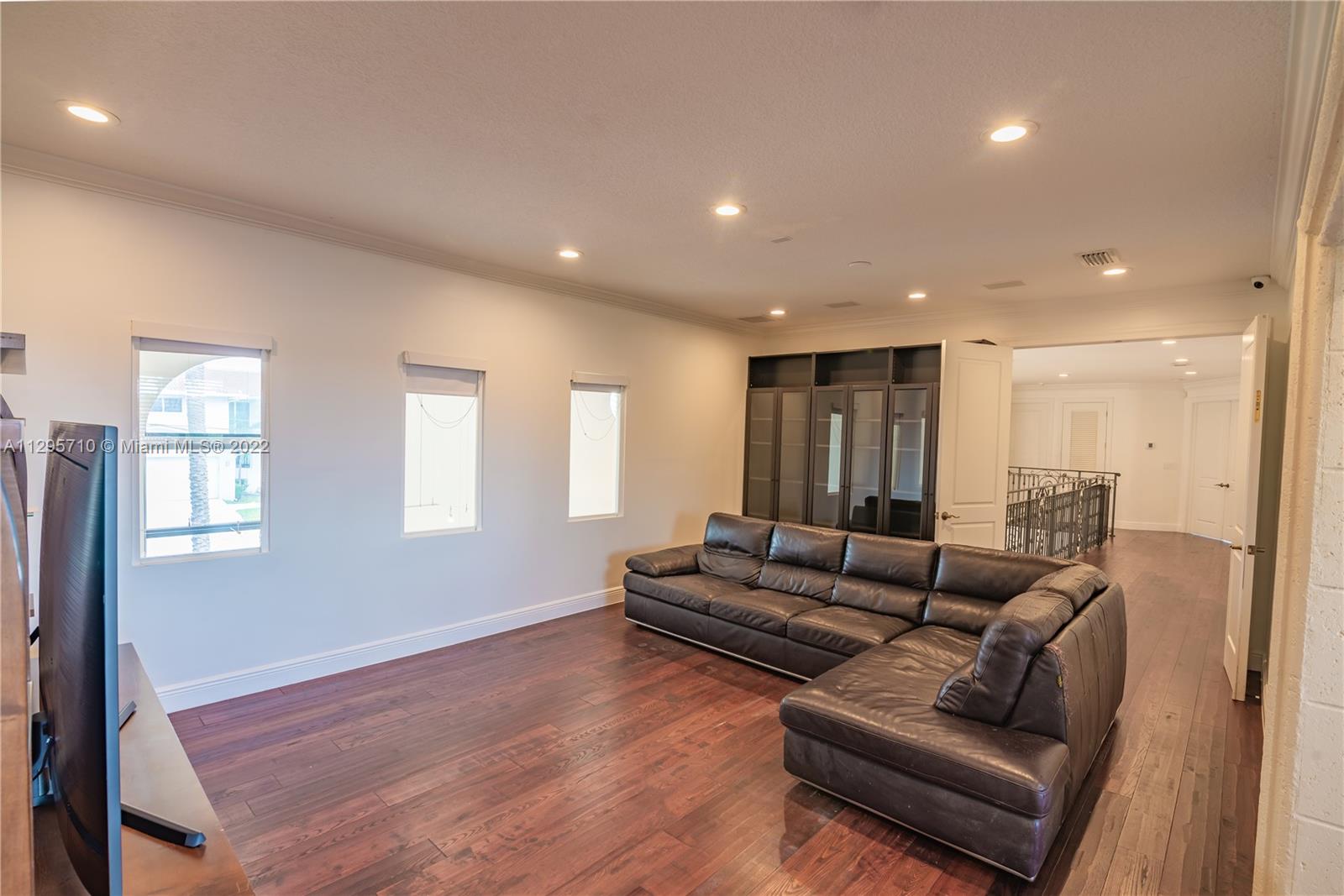 EASTERN SHORES 1ST ADDN - Residential