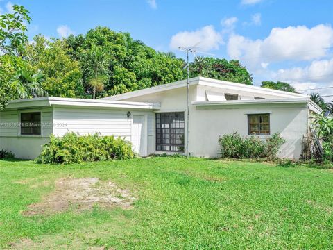 Single Family Residence in Miami FL 10421 111th St St.jpg