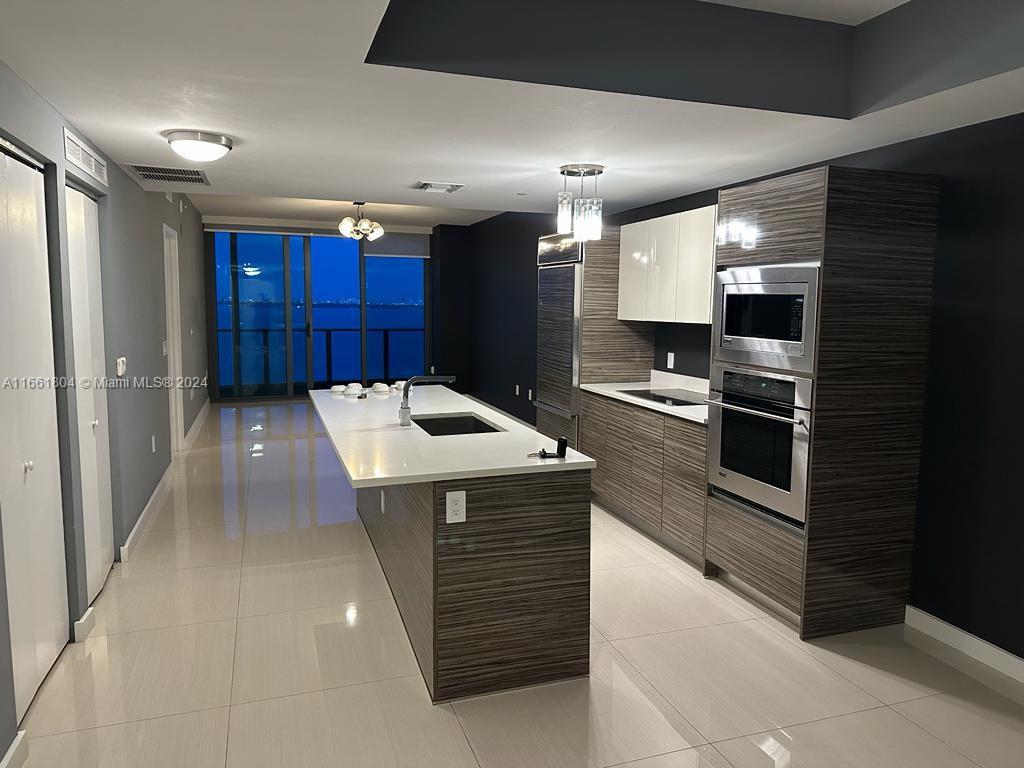 460 NE 28 STREET 1407