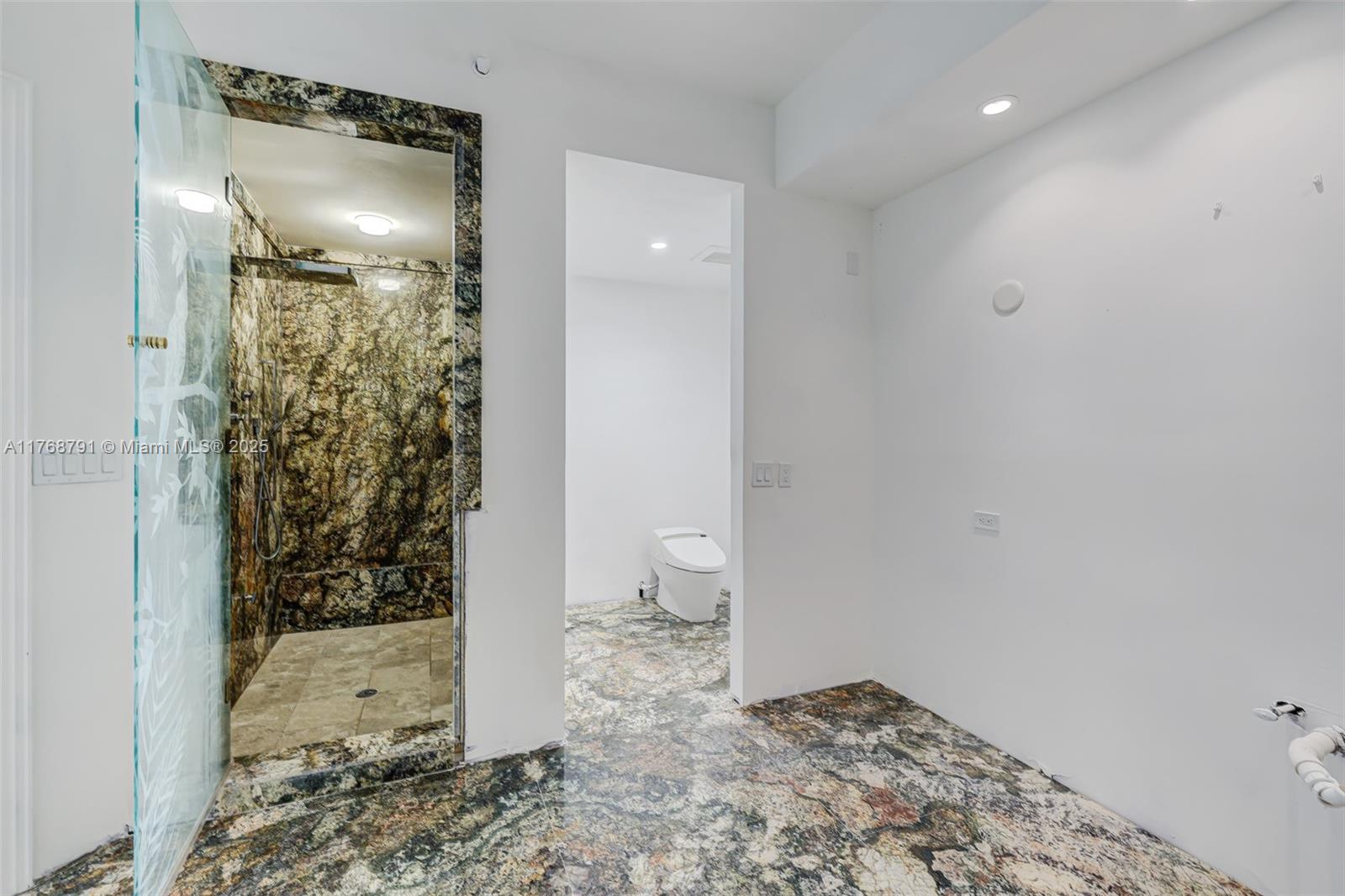 MIZNER GRAND CONDO - Residential