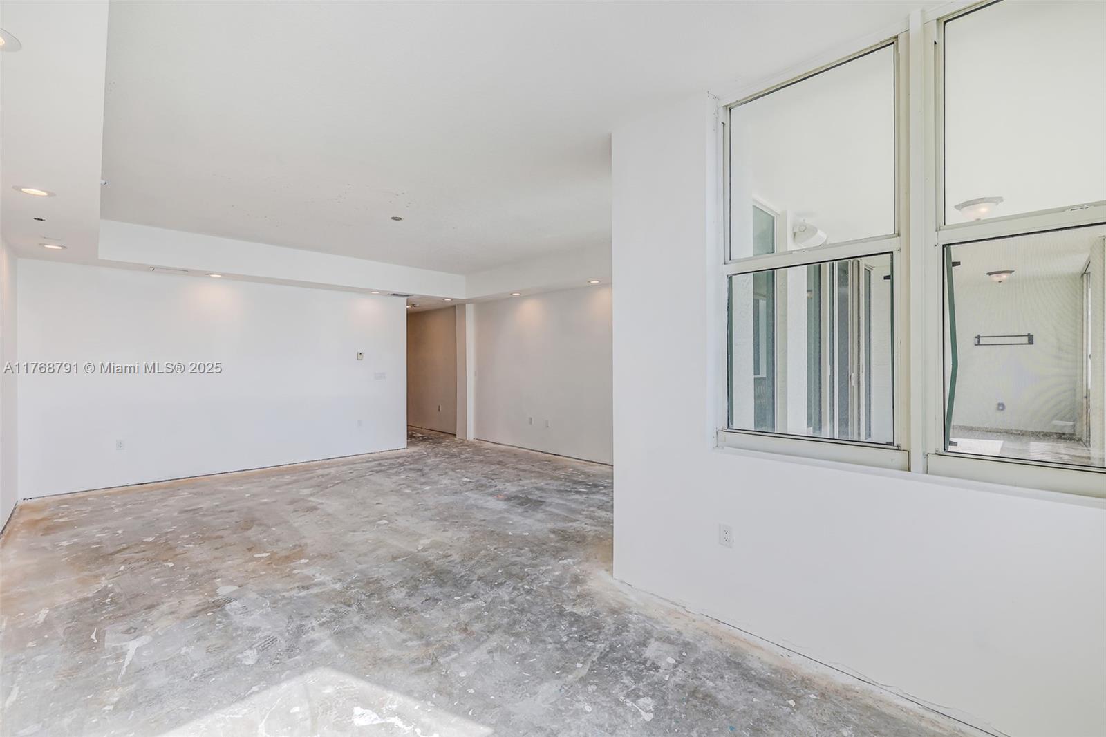MIZNER GRAND CONDO - Residential