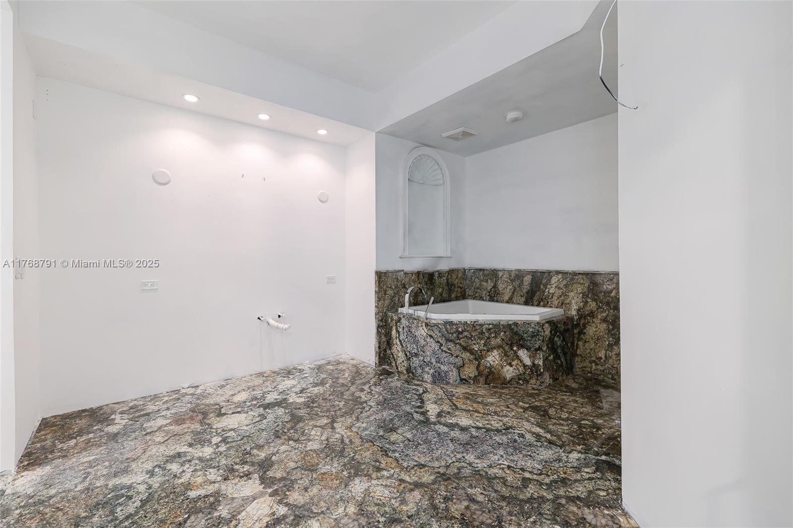MIZNER GRAND CONDO - Residential