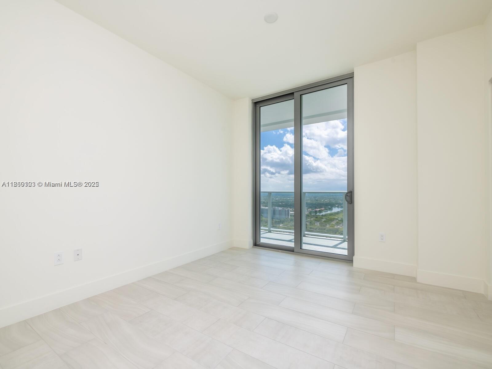 METROPICA NORTH TOWER ONE - Residential