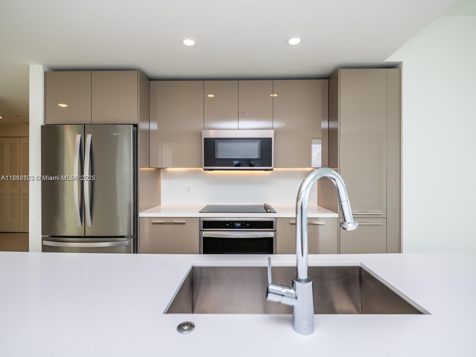 METROPICA NORTH TOWER ONE - Residential
