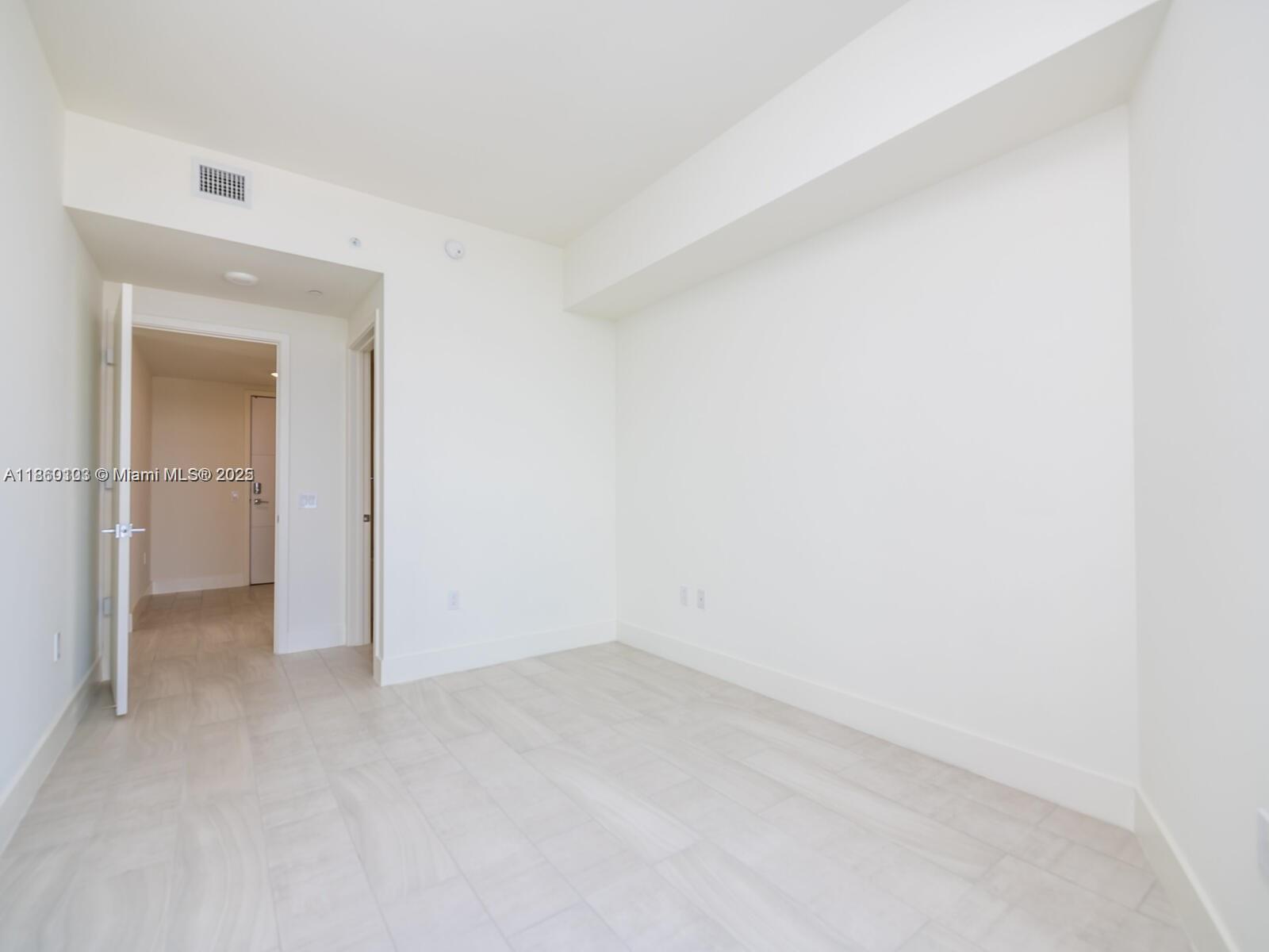 METROPICA NORTH TOWER ONE - Residential