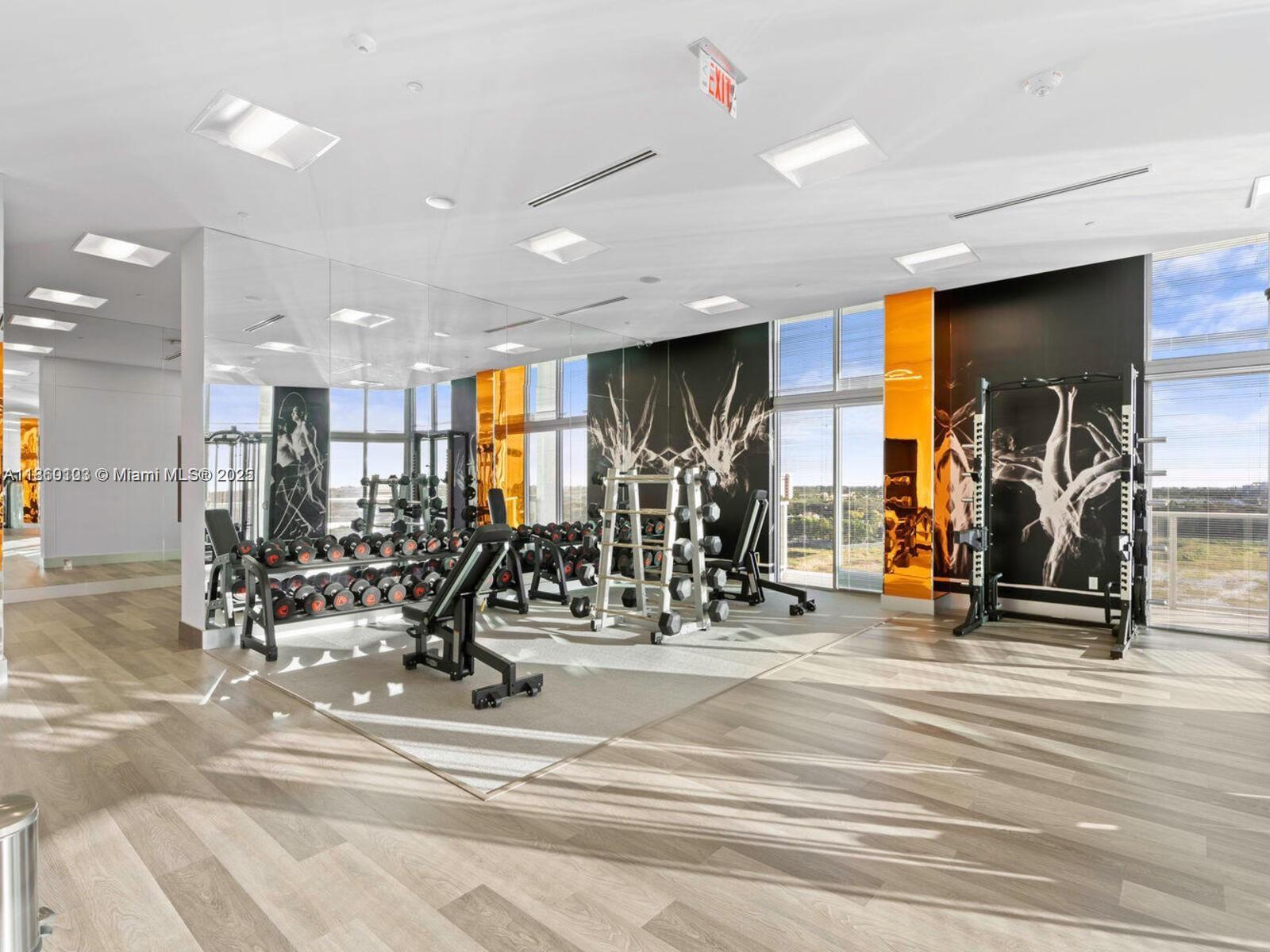 METROPICA NORTH TOWER ONE - Residential