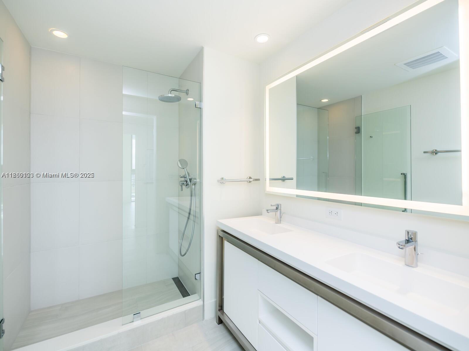 METROPICA NORTH TOWER ONE - Residential