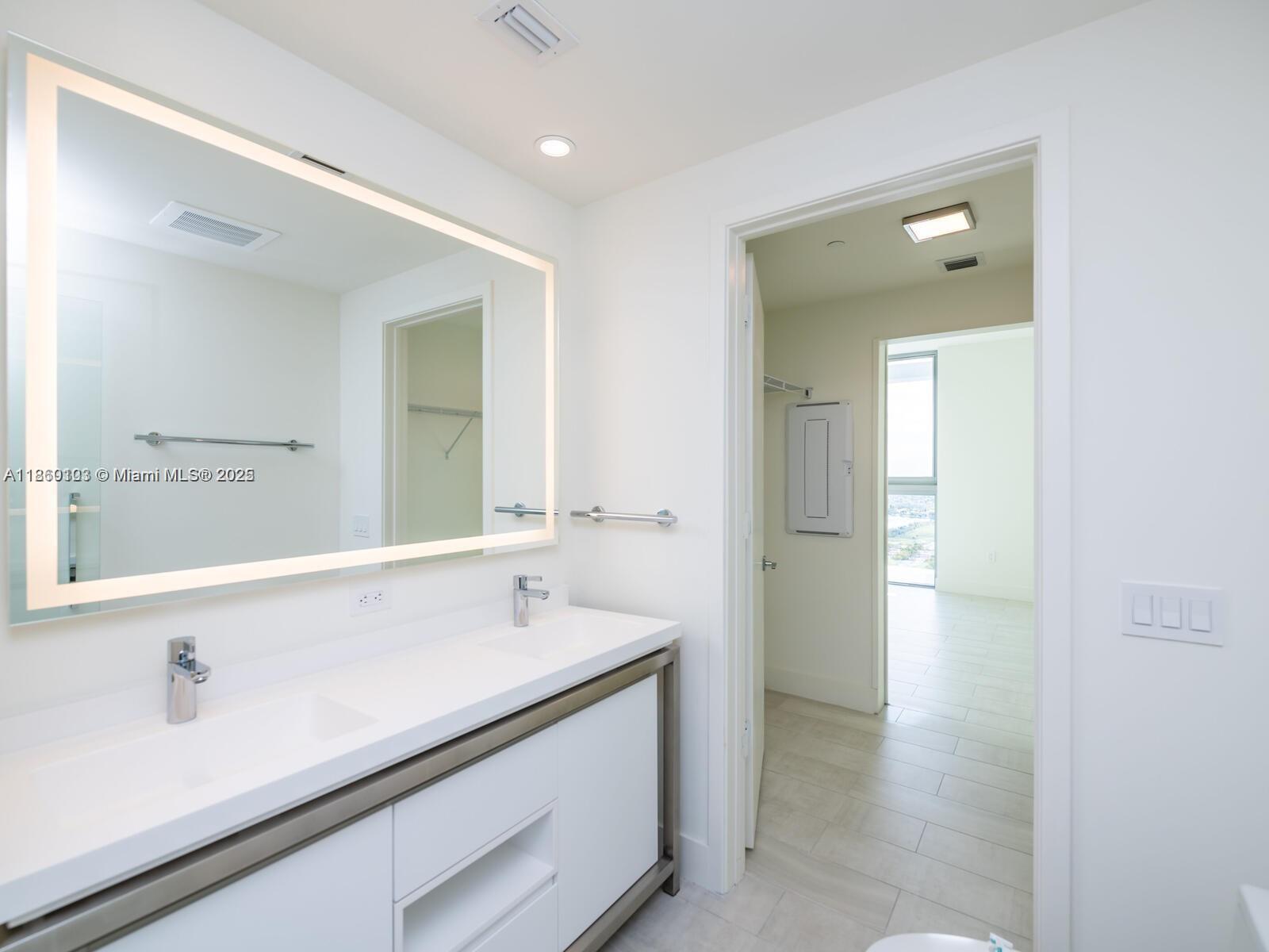METROPICA NORTH TOWER ONE - Residential
