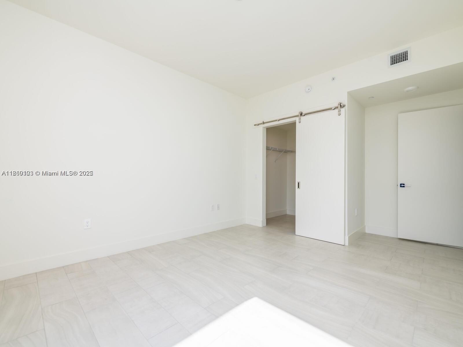 METROPICA NORTH TOWER ONE - Residential