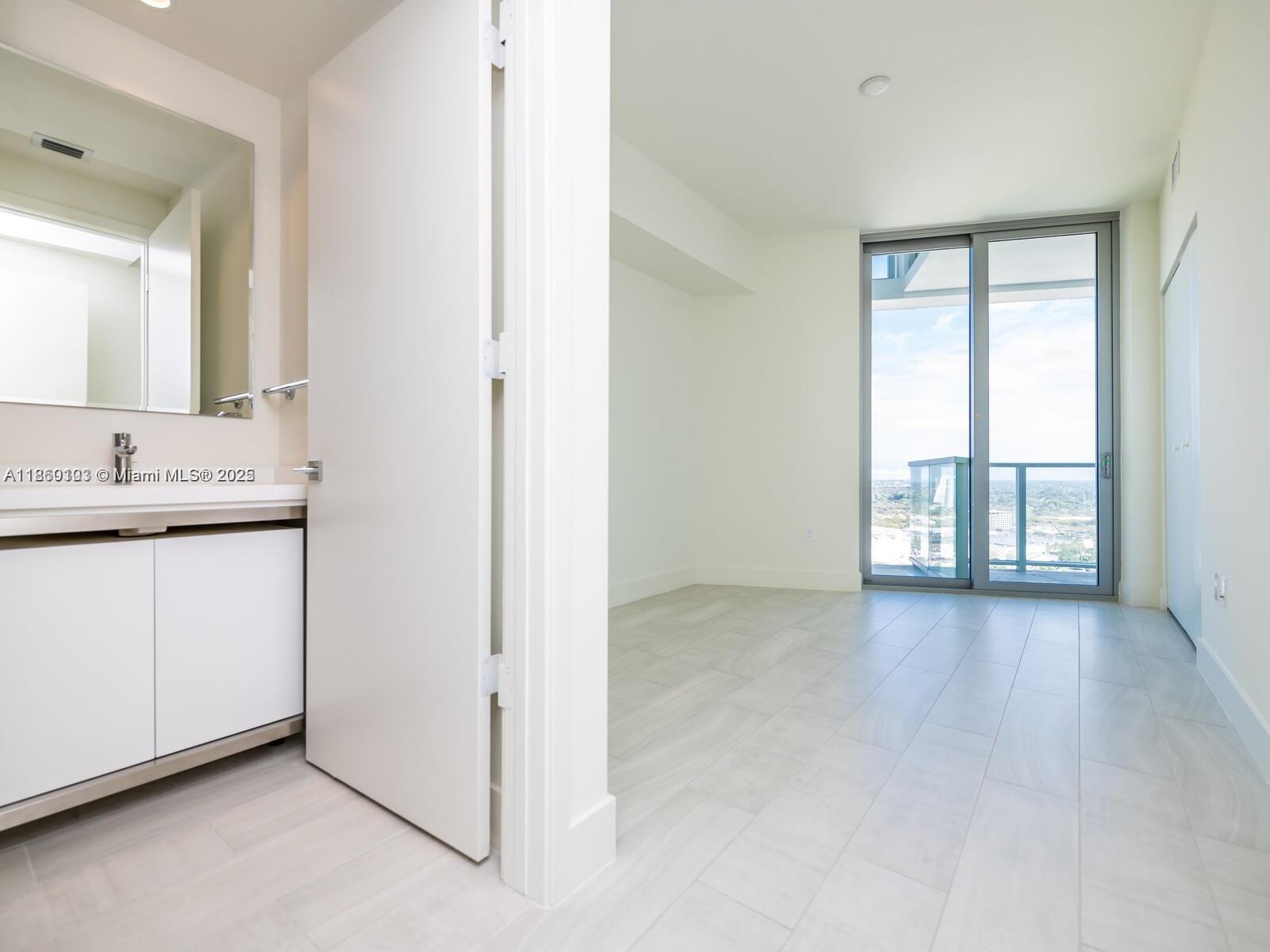 METROPICA NORTH TOWER ONE - Residential