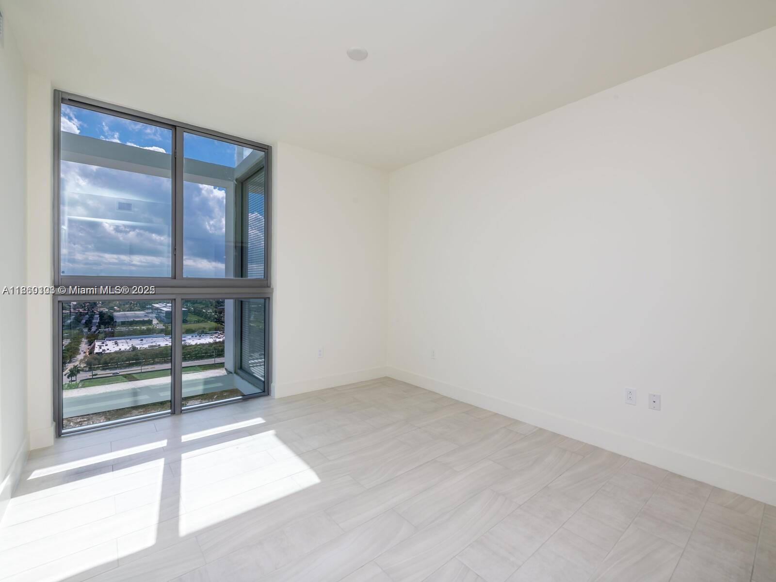 METROPICA NORTH TOWER ONE - Residential