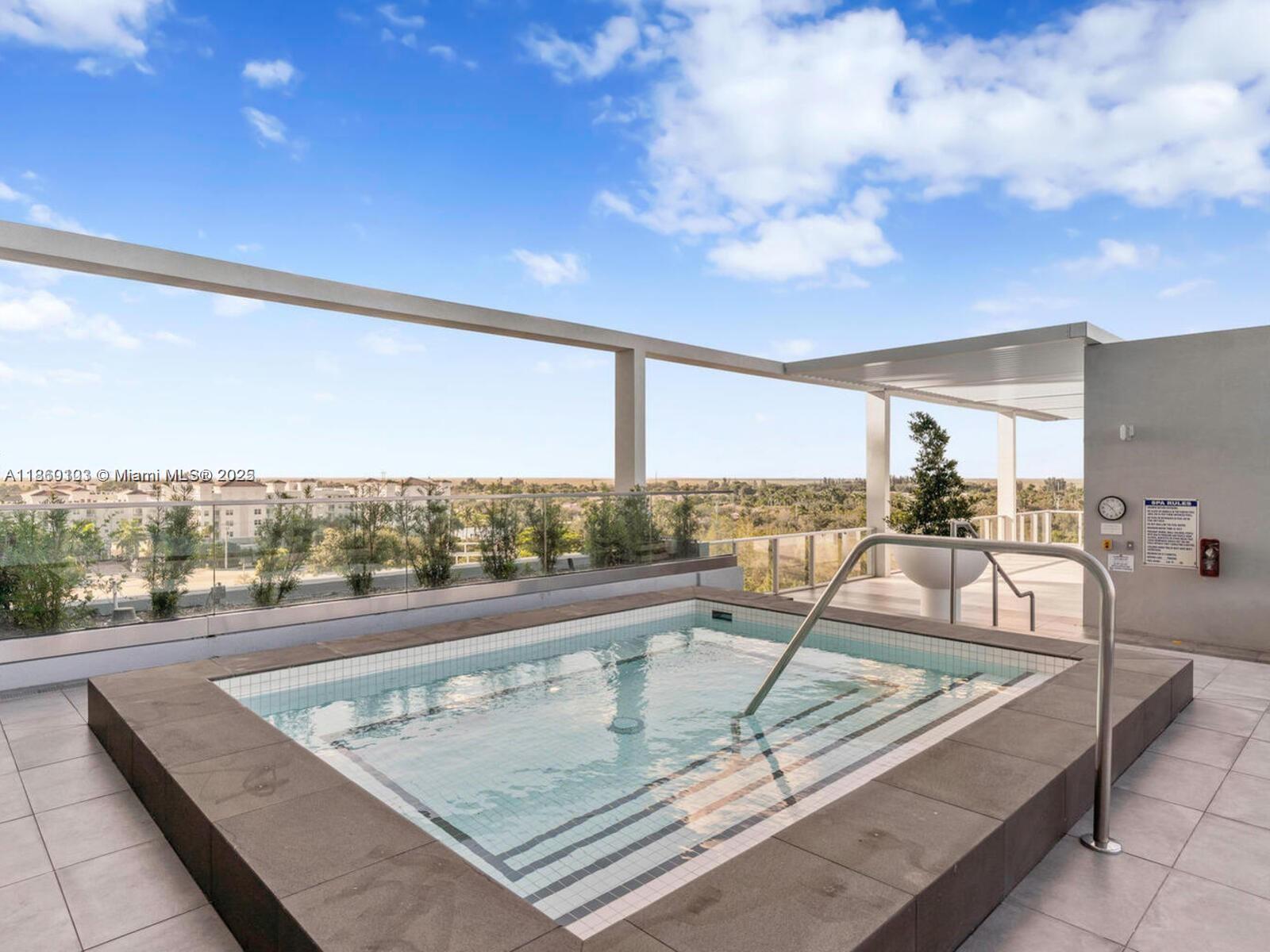 METROPICA NORTH TOWER ONE - Residential