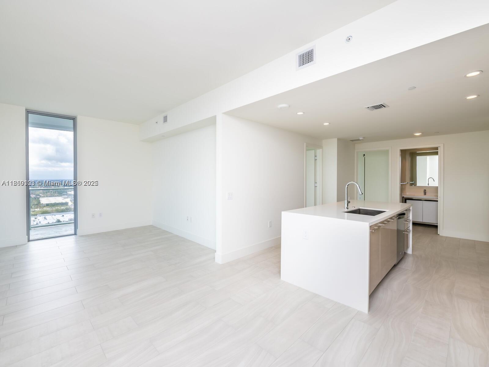 METROPICA NORTH TOWER ONE - Residential