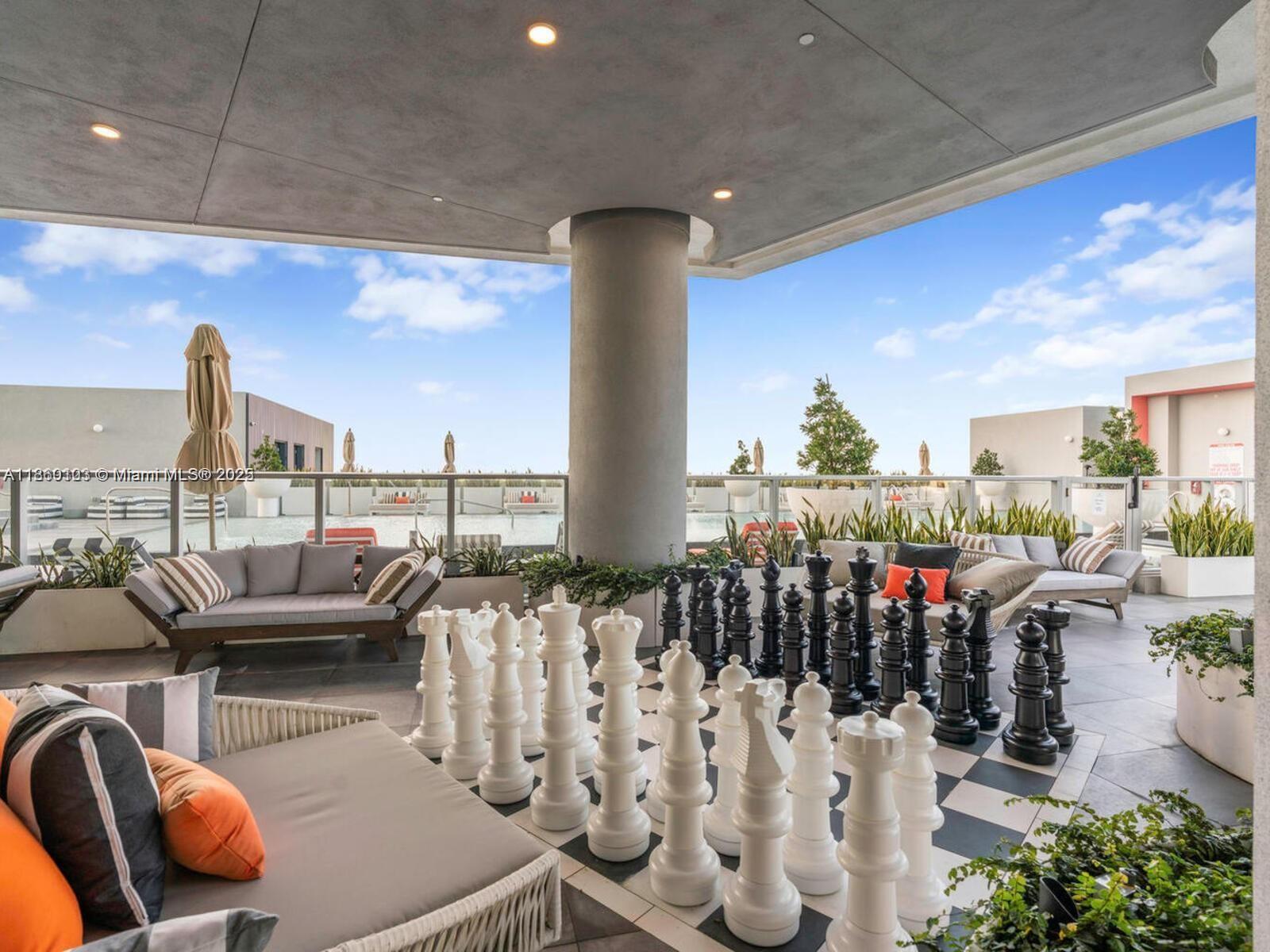 METROPICA NORTH TOWER ONE - Residential