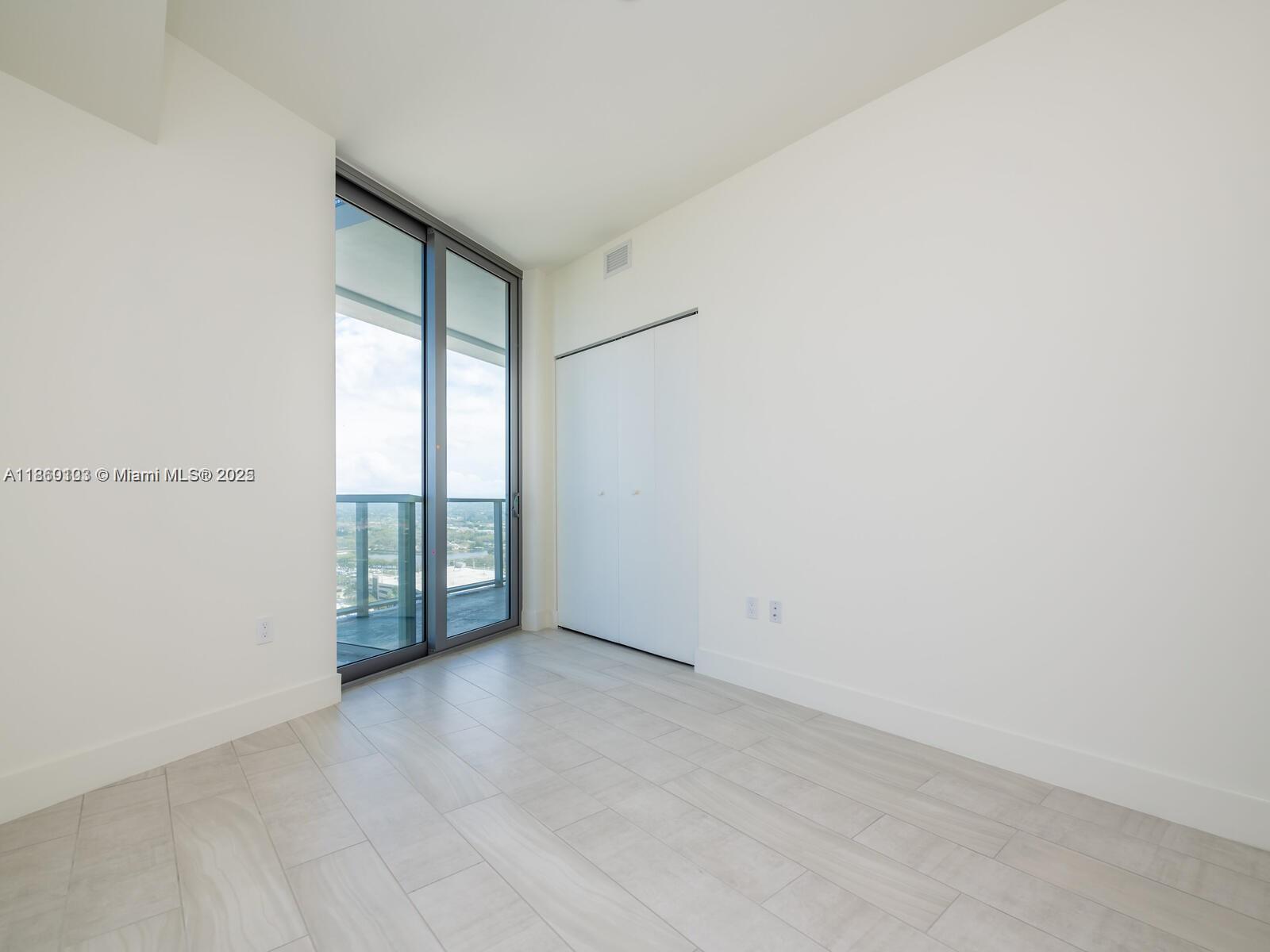 METROPICA NORTH TOWER ONE - Residential