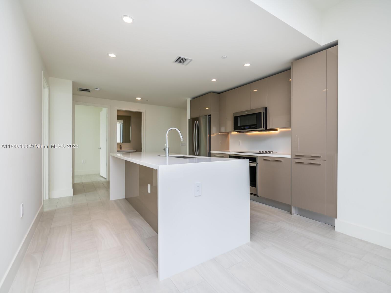 METROPICA NORTH TOWER ONE - Residential