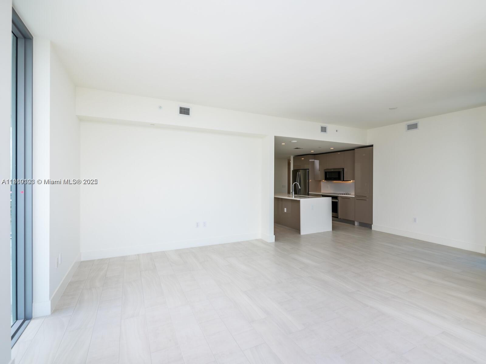 METROPICA NORTH TOWER ONE - Residential