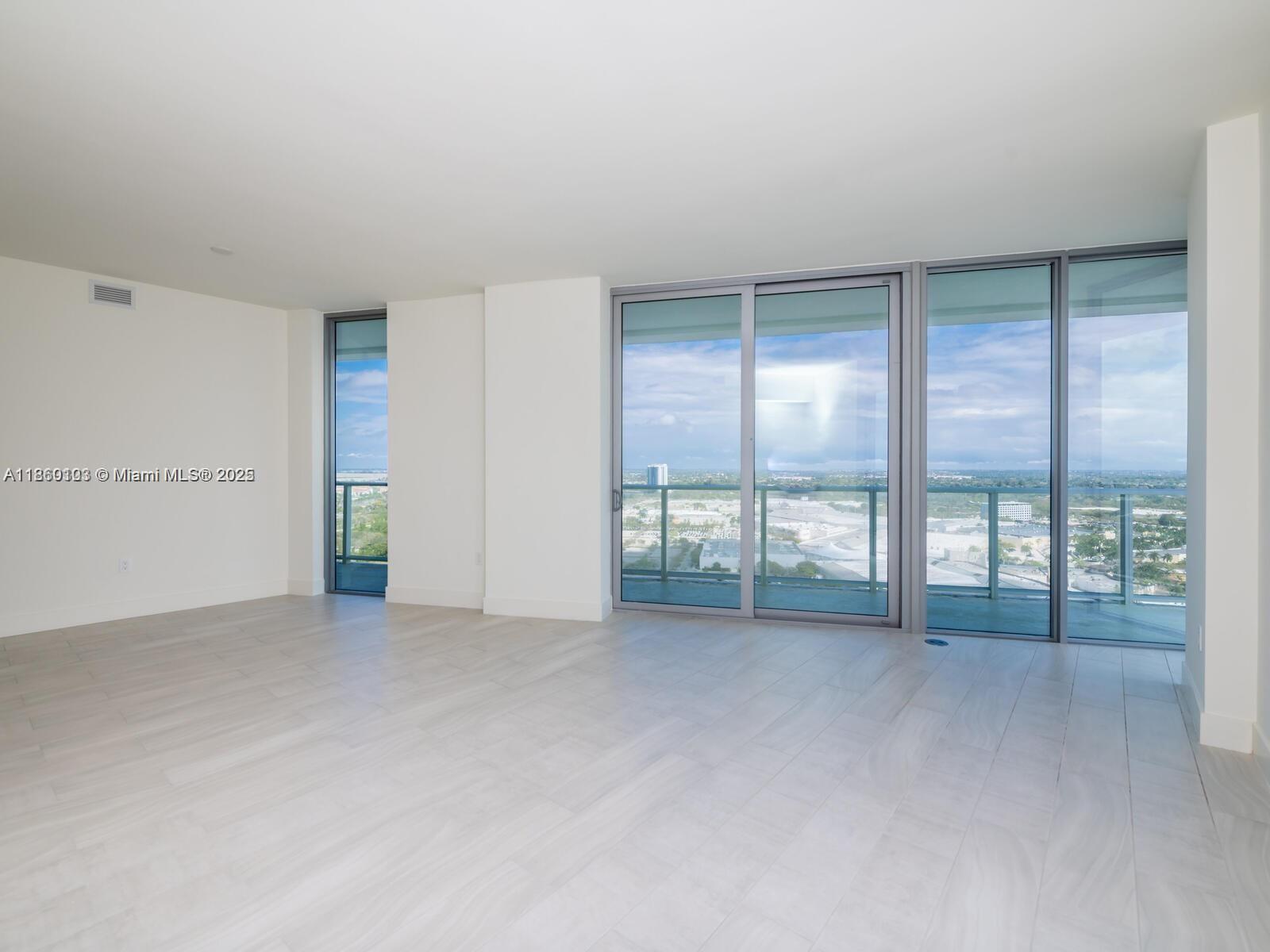 METROPICA NORTH TOWER ONE - Residential