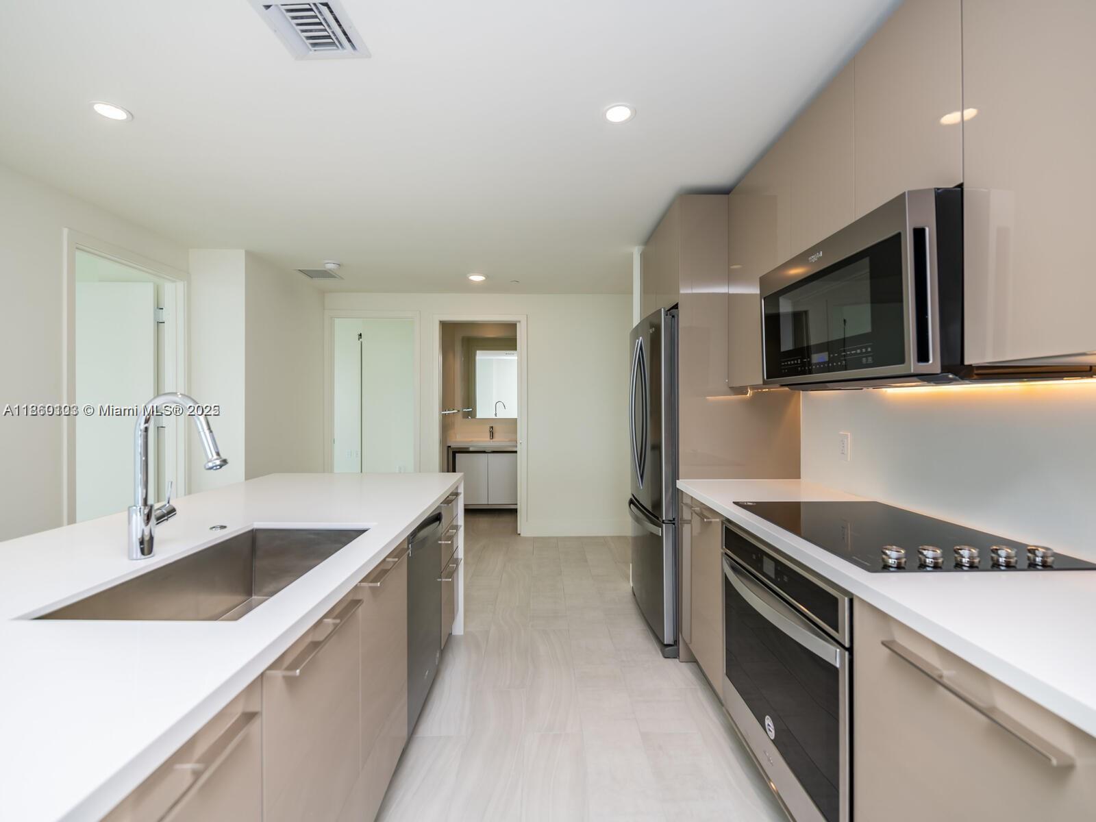 METROPICA NORTH TOWER ONE - Residential