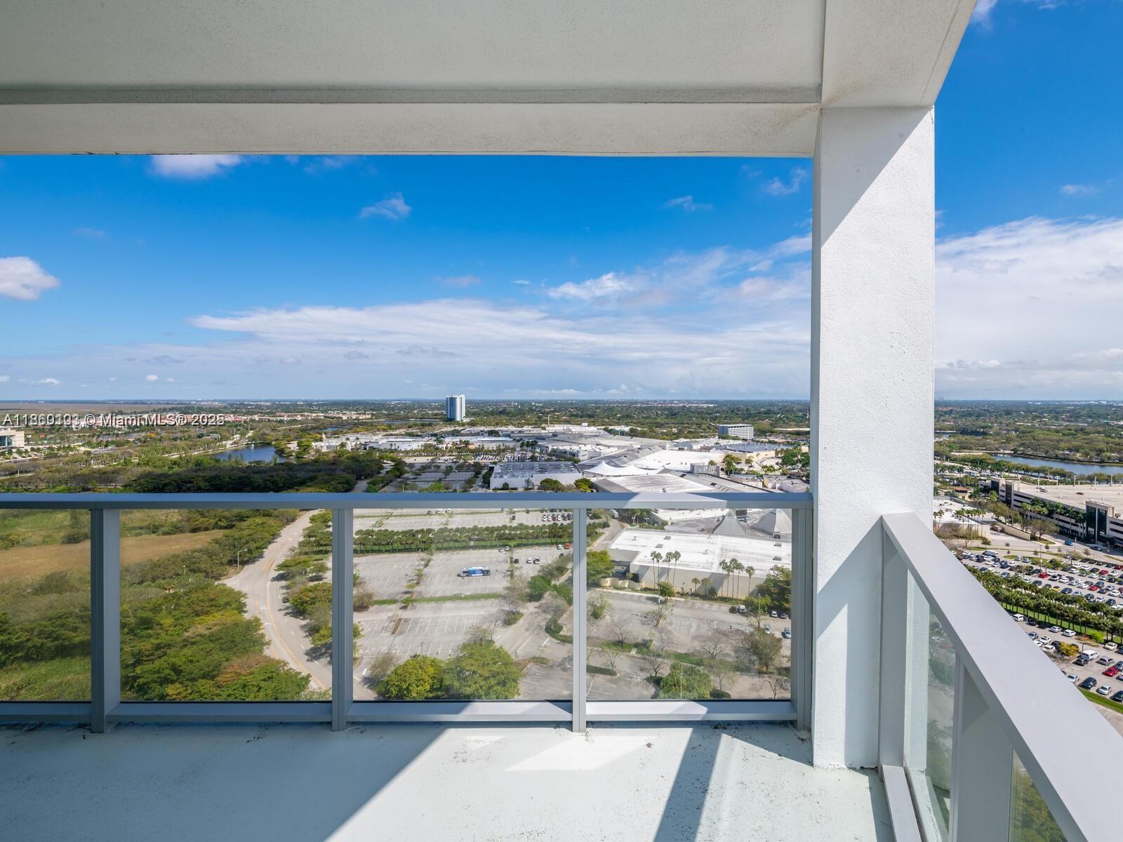 METROPICA NORTH TOWER ONE - Residential