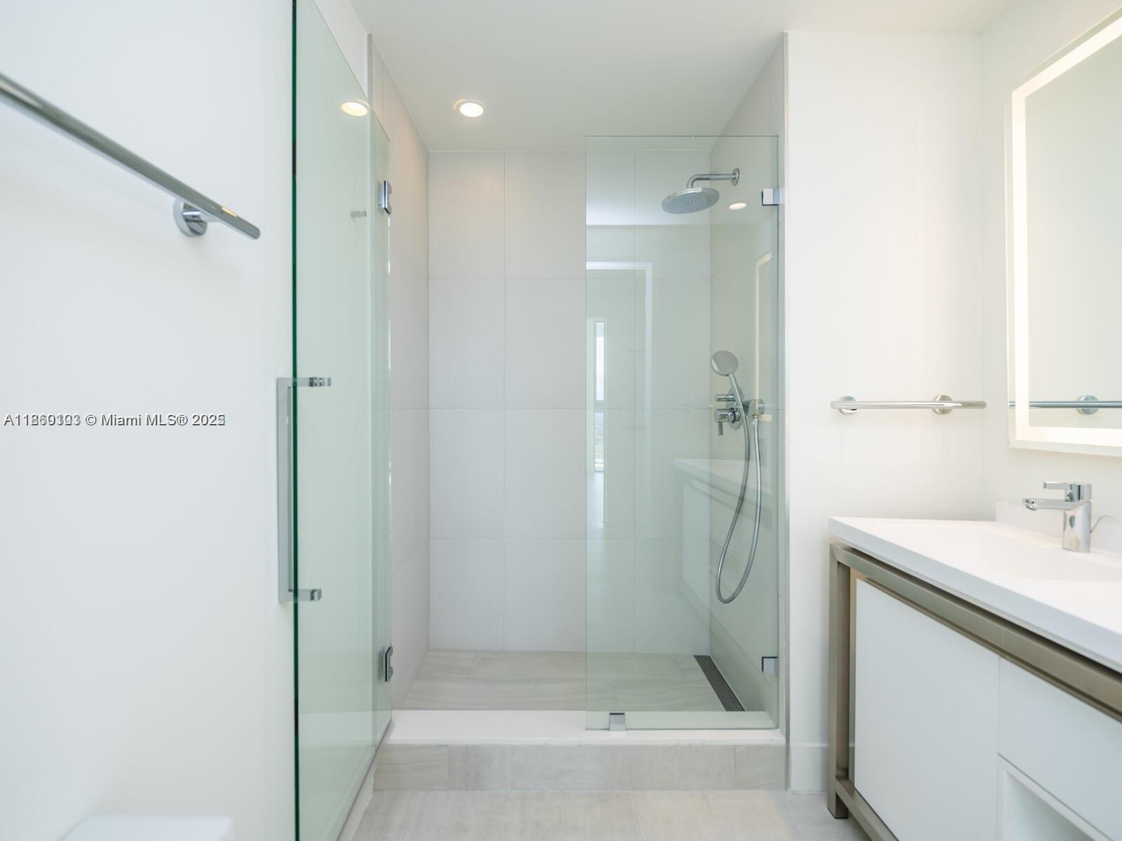 METROPICA NORTH TOWER ONE - Residential