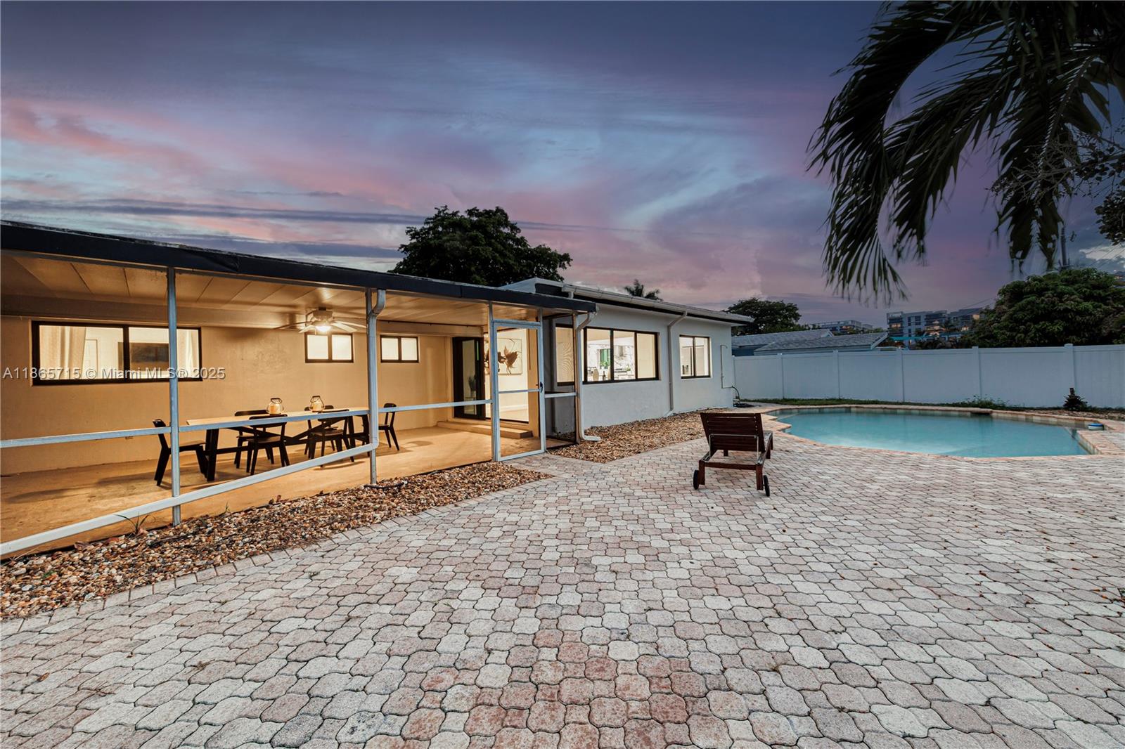 1985 Windward Dr