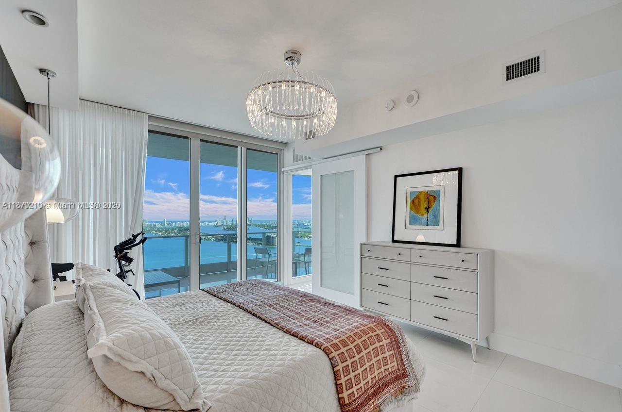 PARAMOUNT BAY CONDO - Residential