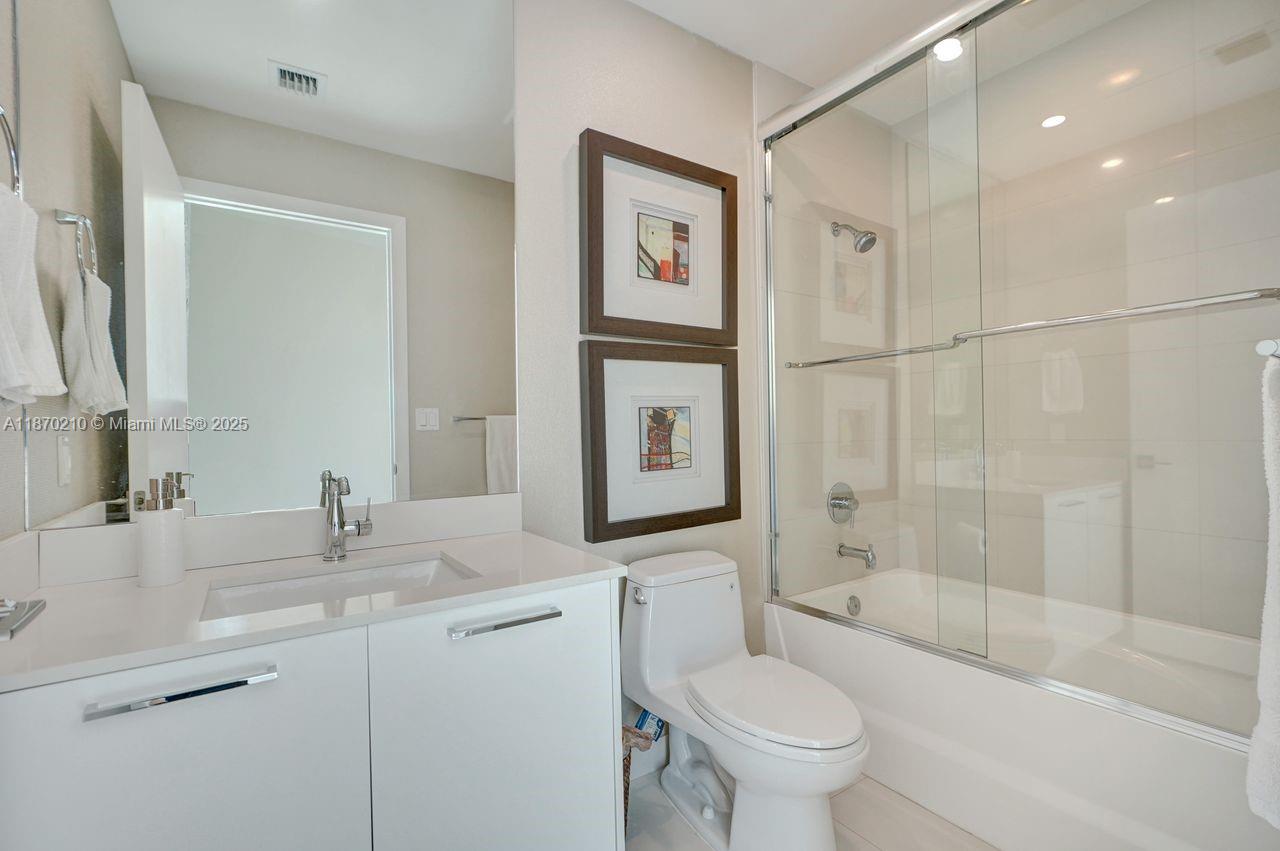 PARAMOUNT BAY CONDO - Residential