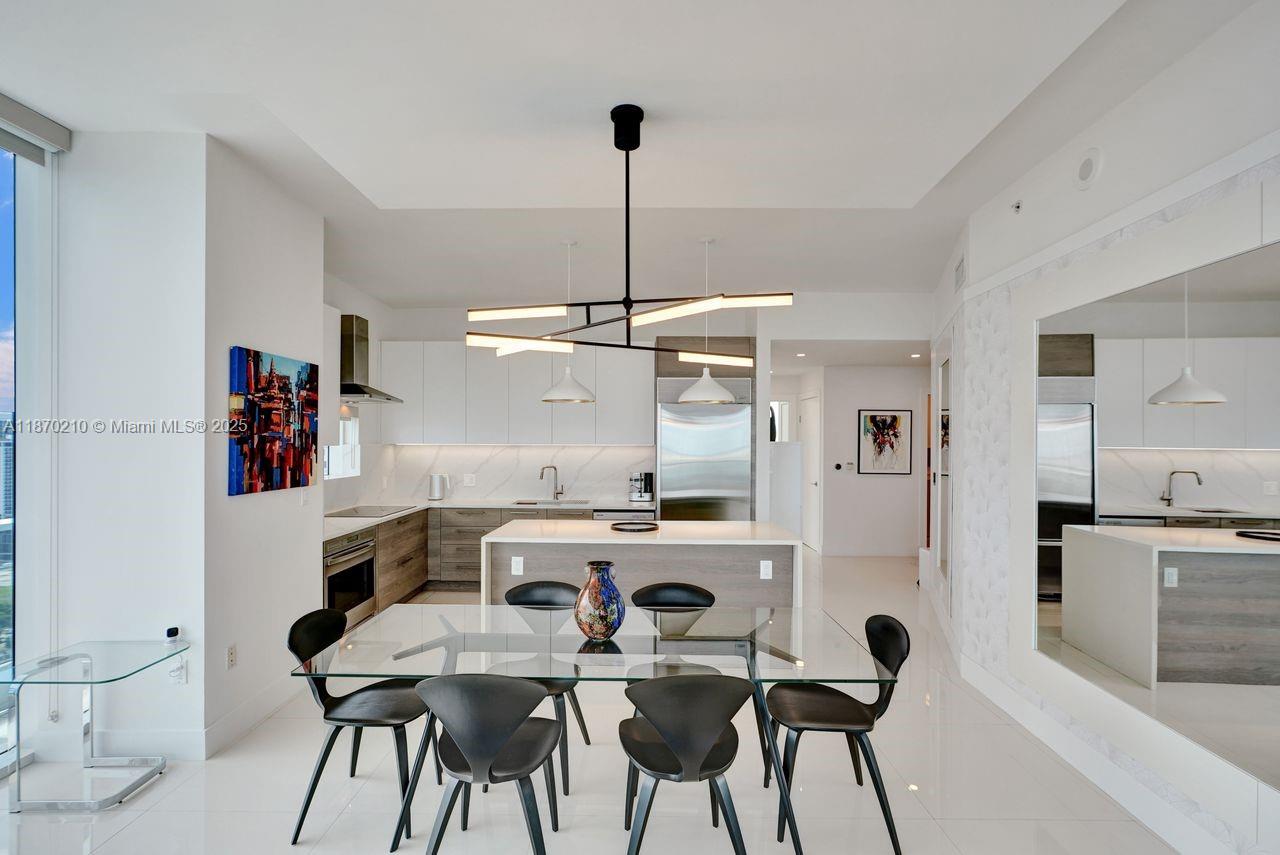 PARAMOUNT BAY CONDO - Residential