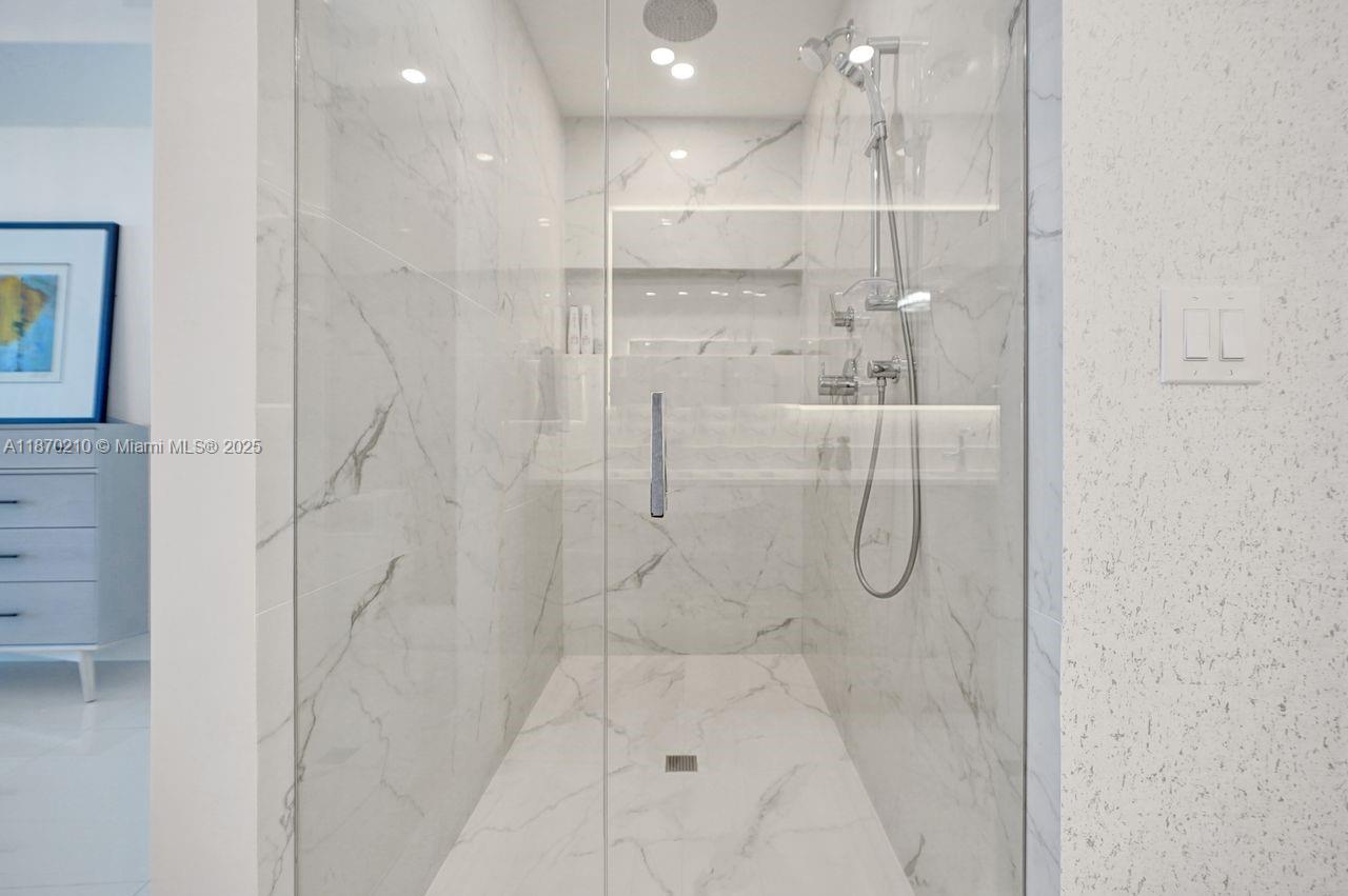 PARAMOUNT BAY CONDO - Residential