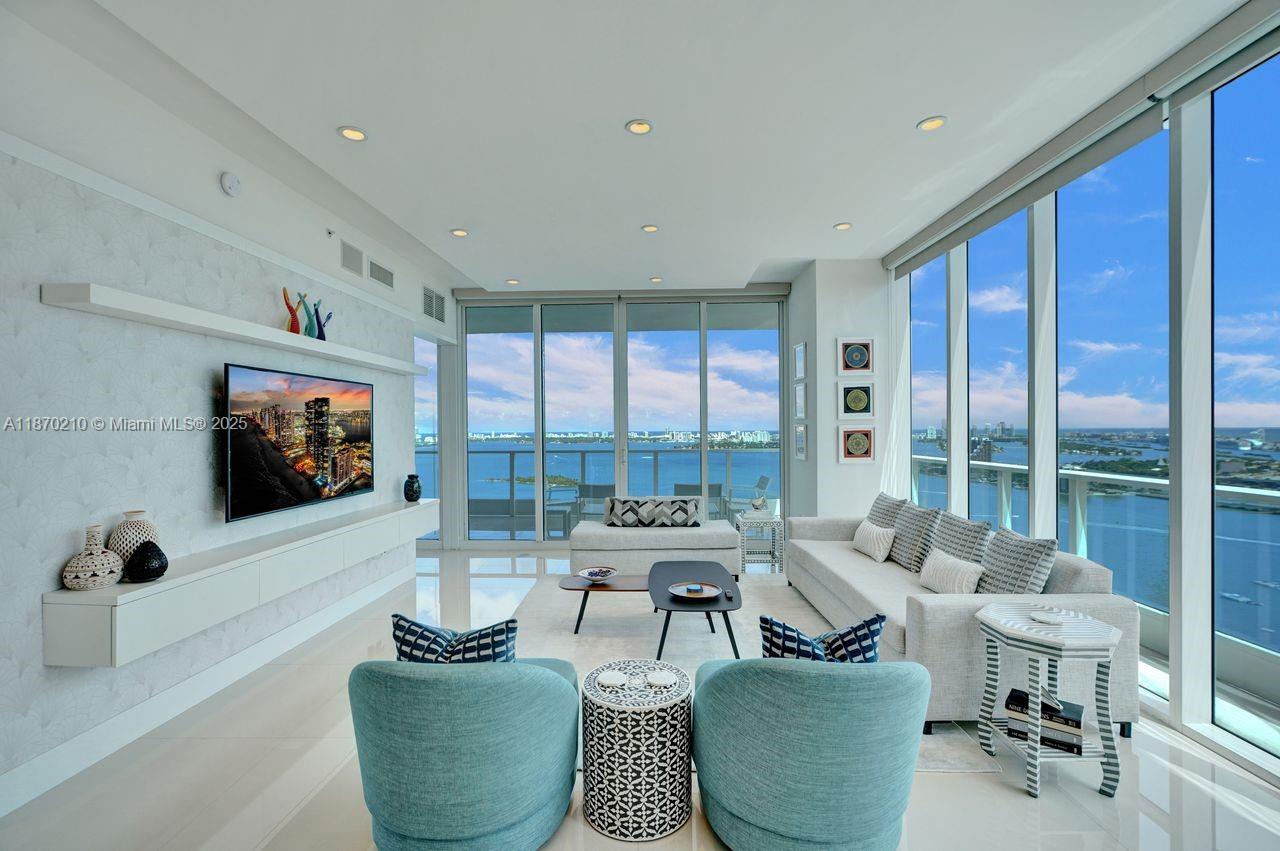 2020 N Bayshore Dr 3310