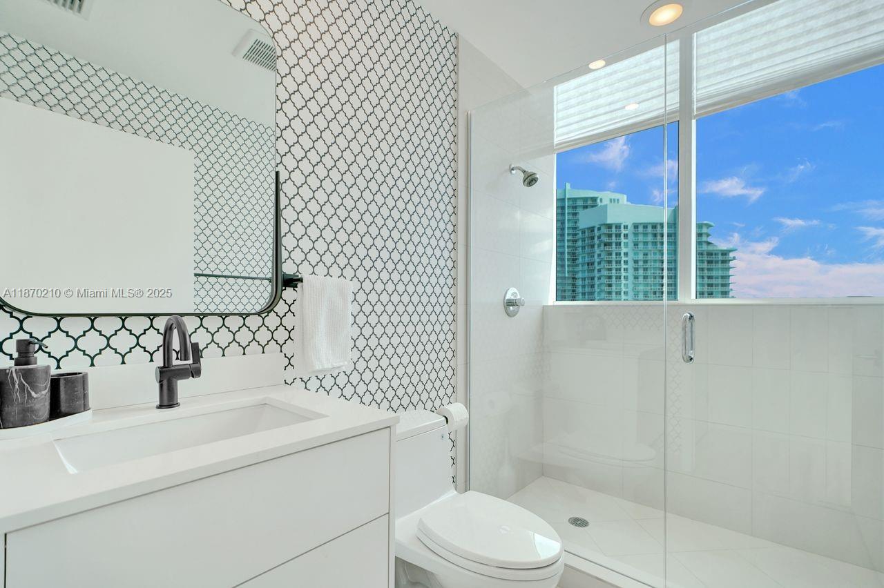 PARAMOUNT BAY CONDO - Residential