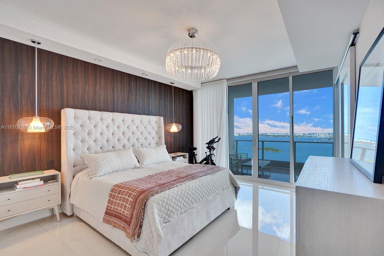 PARAMOUNT BAY CONDO - Residential