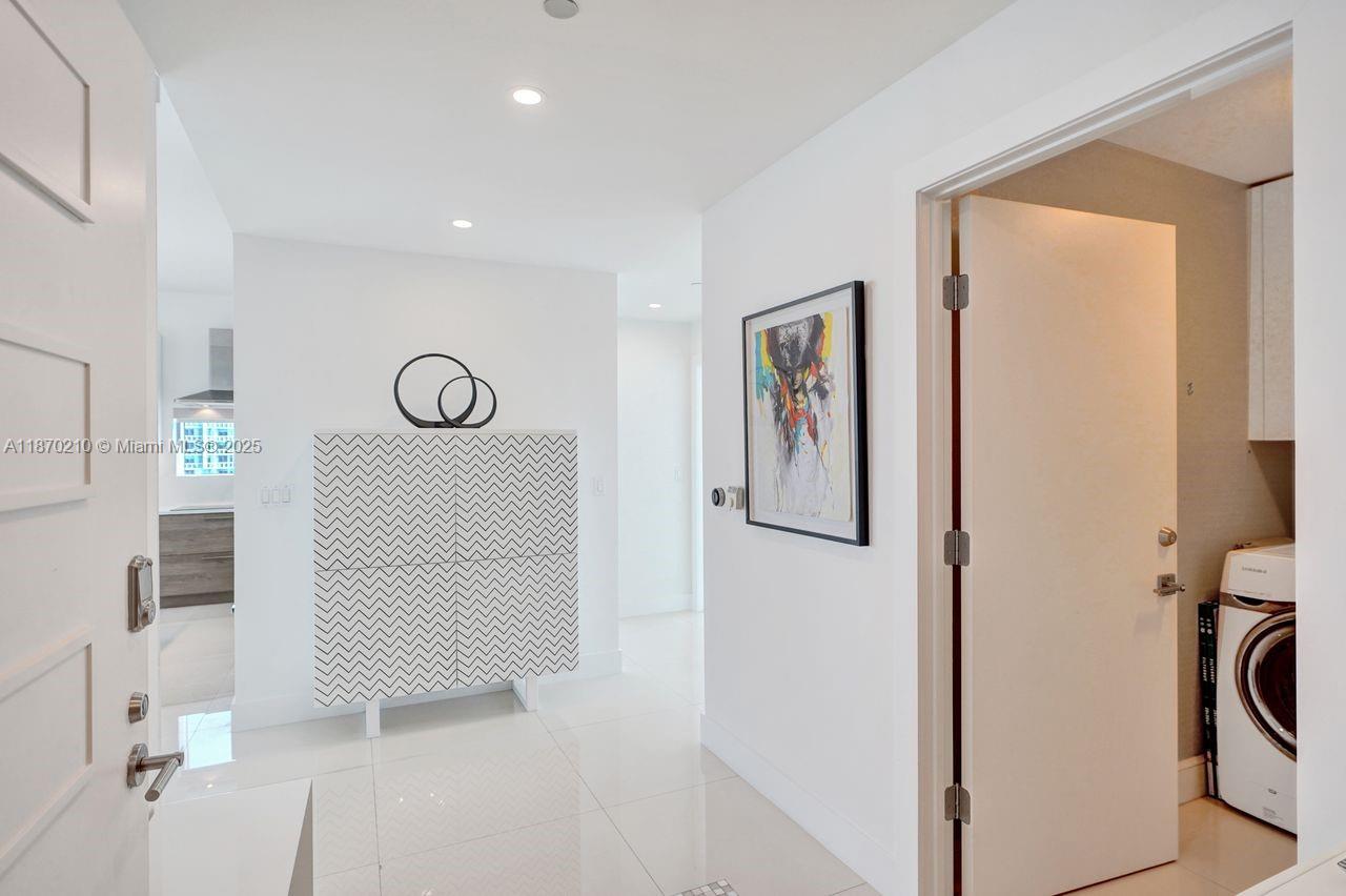 PARAMOUNT BAY CONDO - Residential