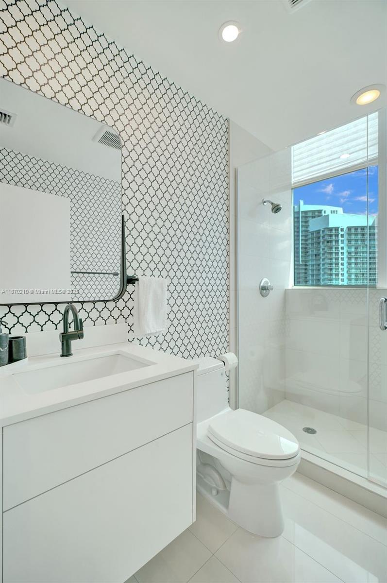 PARAMOUNT BAY CONDO - Residential