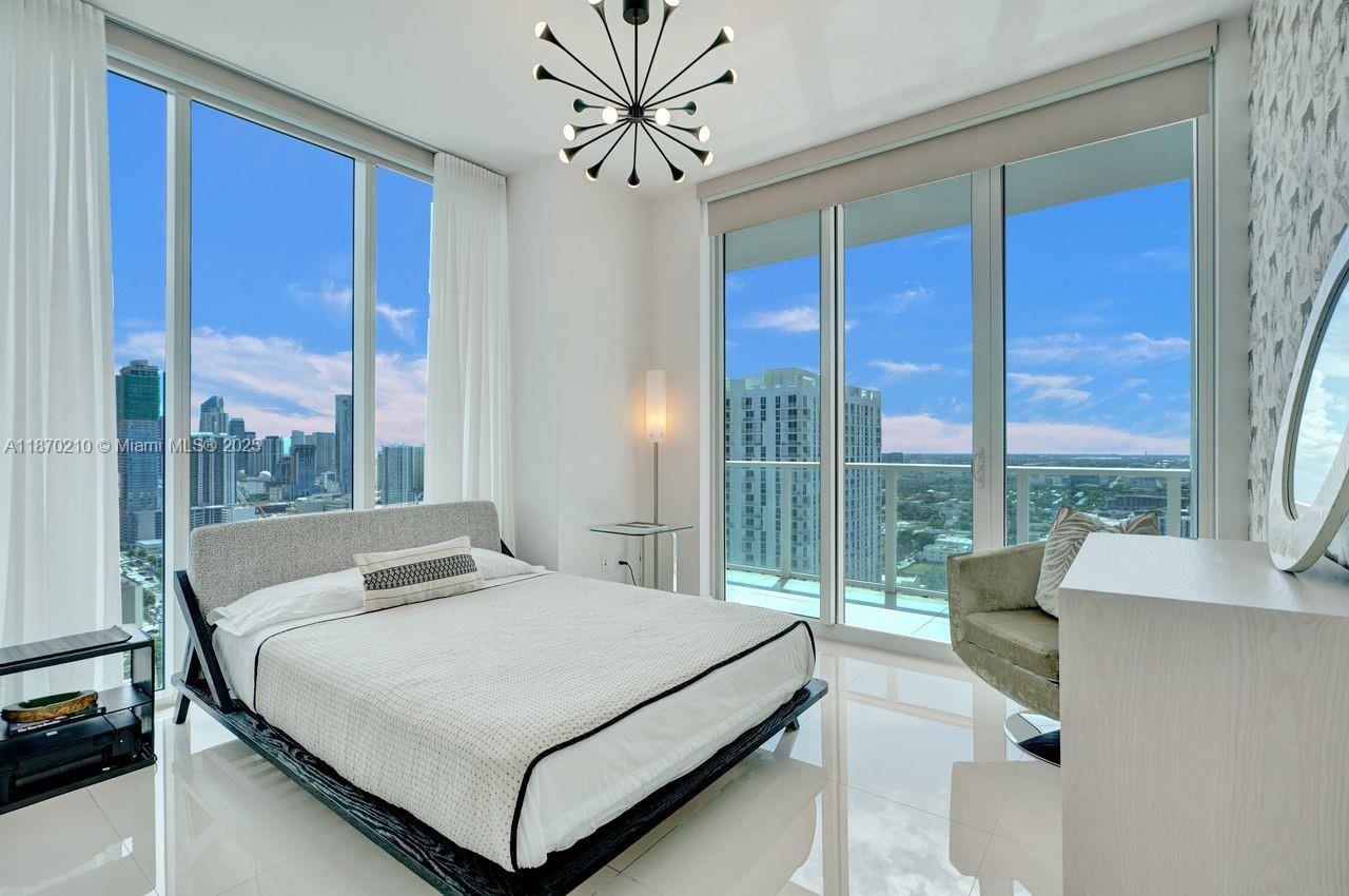 PARAMOUNT BAY CONDO - Residential