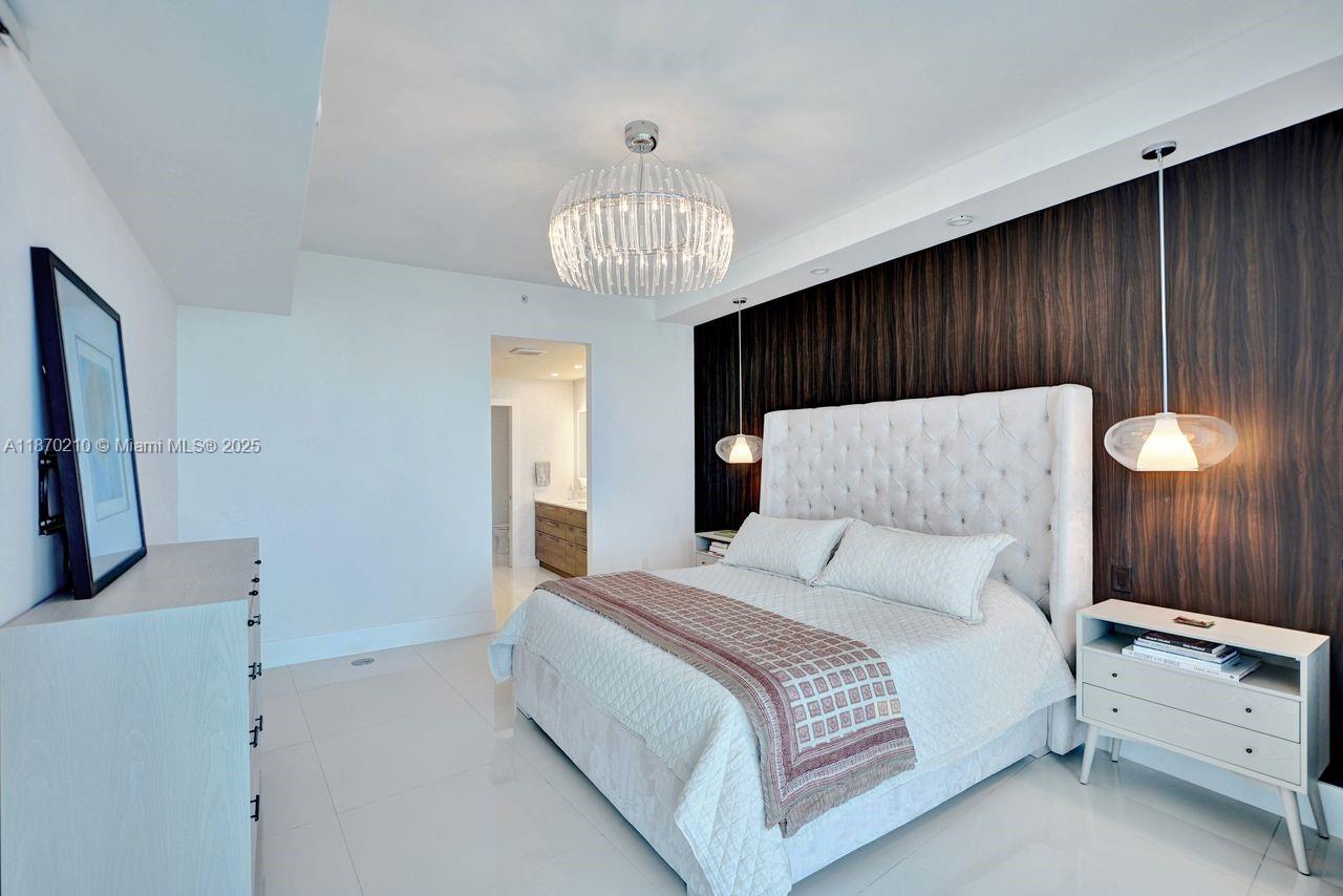 PARAMOUNT BAY CONDO - Residential