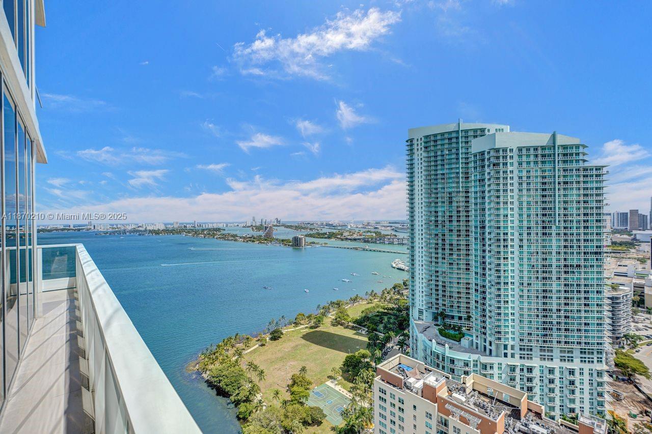 PARAMOUNT BAY CONDO - Residential