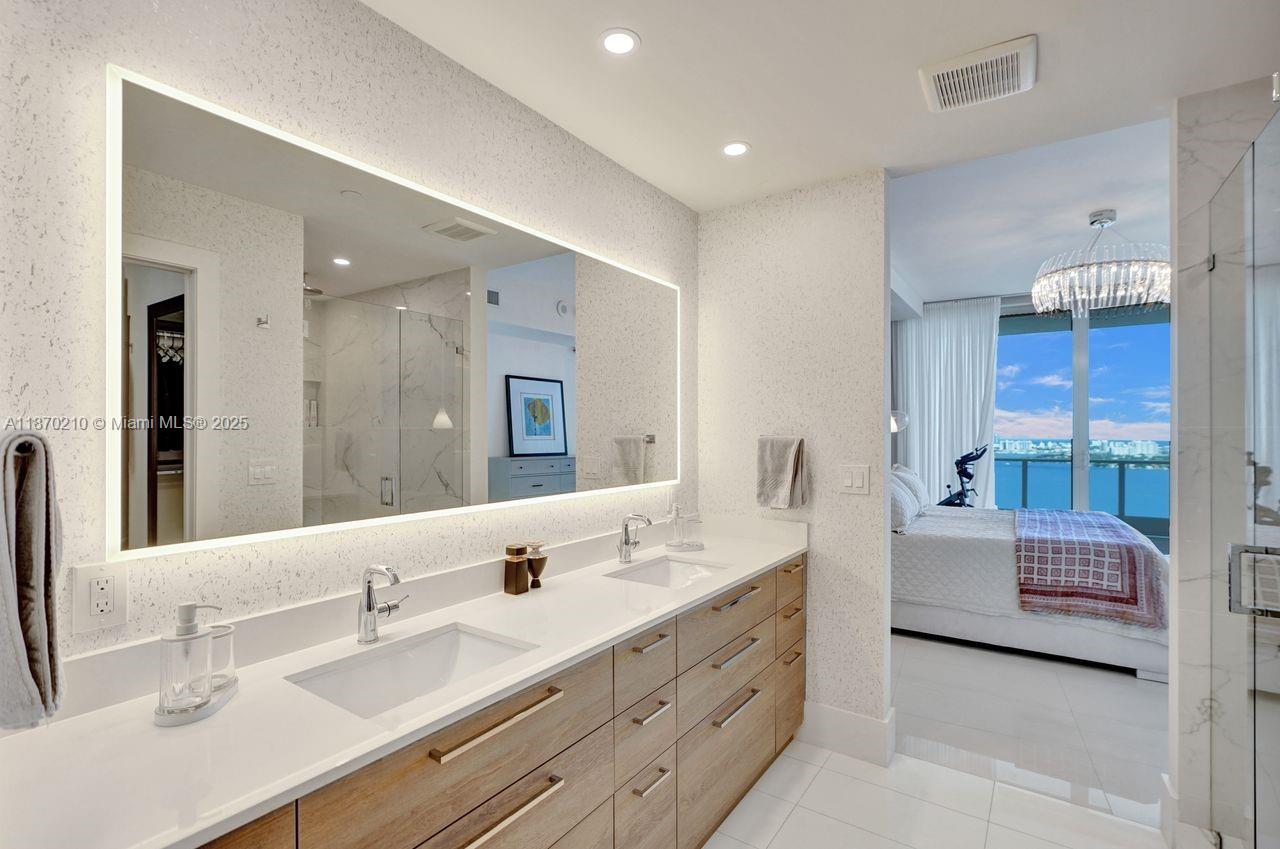 PARAMOUNT BAY CONDO - Residential