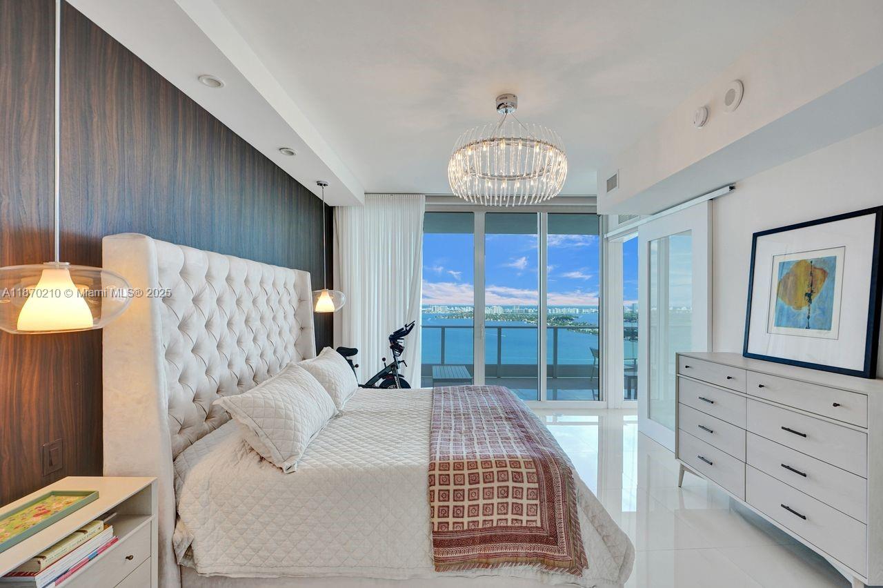 PARAMOUNT BAY CONDO - Residential