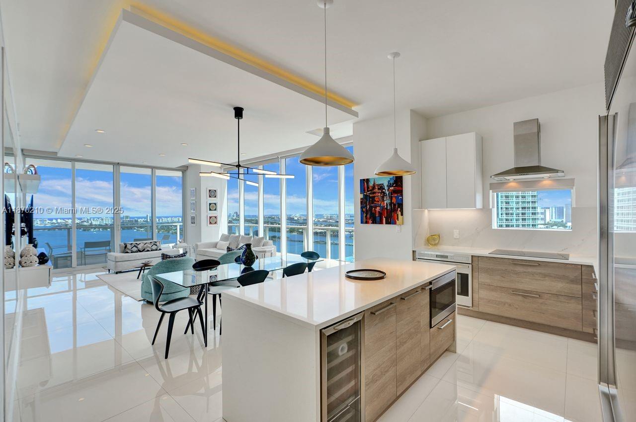 PARAMOUNT BAY CONDO - Residential