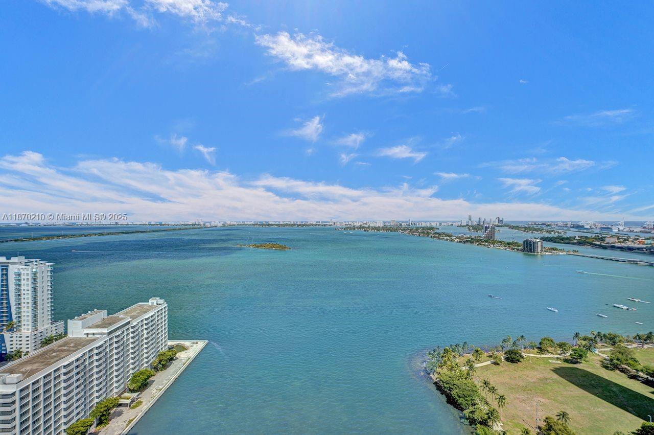 PARAMOUNT BAY CONDO - Residential