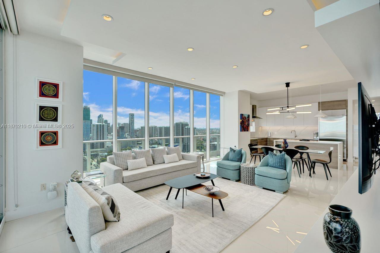 PARAMOUNT BAY CONDO - Residential