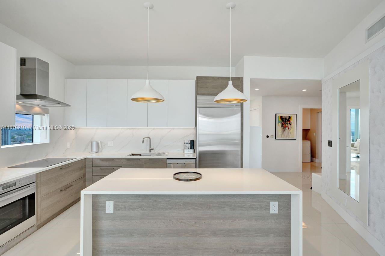 PARAMOUNT BAY CONDO - Residential