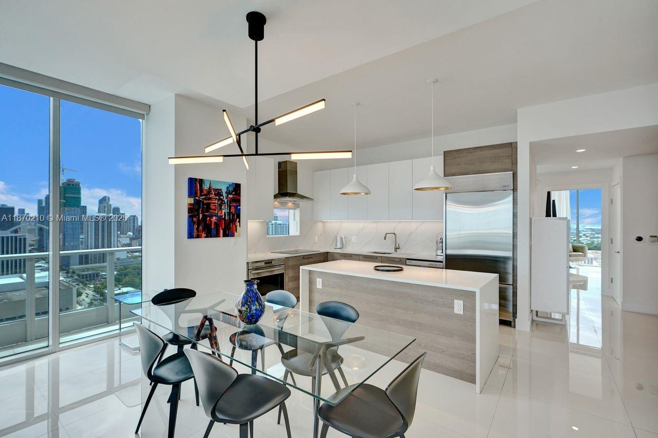 PARAMOUNT BAY CONDO - Residential